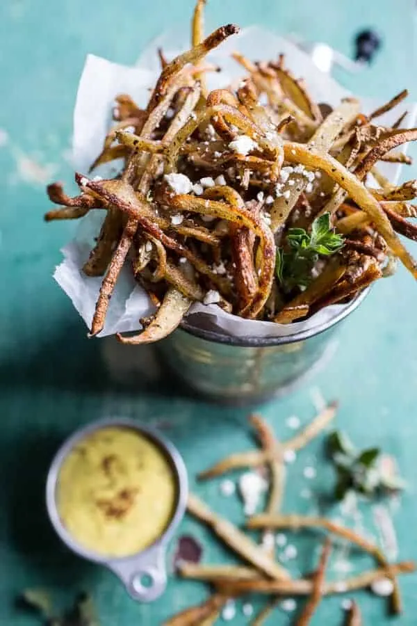 skinny-greek-feta-fries-with-roasted-garlic-saffron-aioli