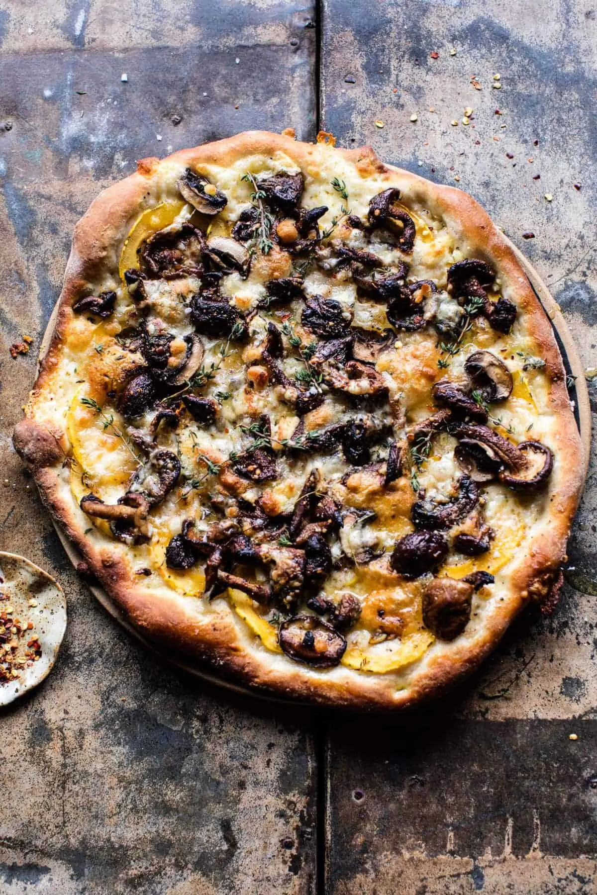 balsamic-mushroom-and-goat-cheese-pizza.