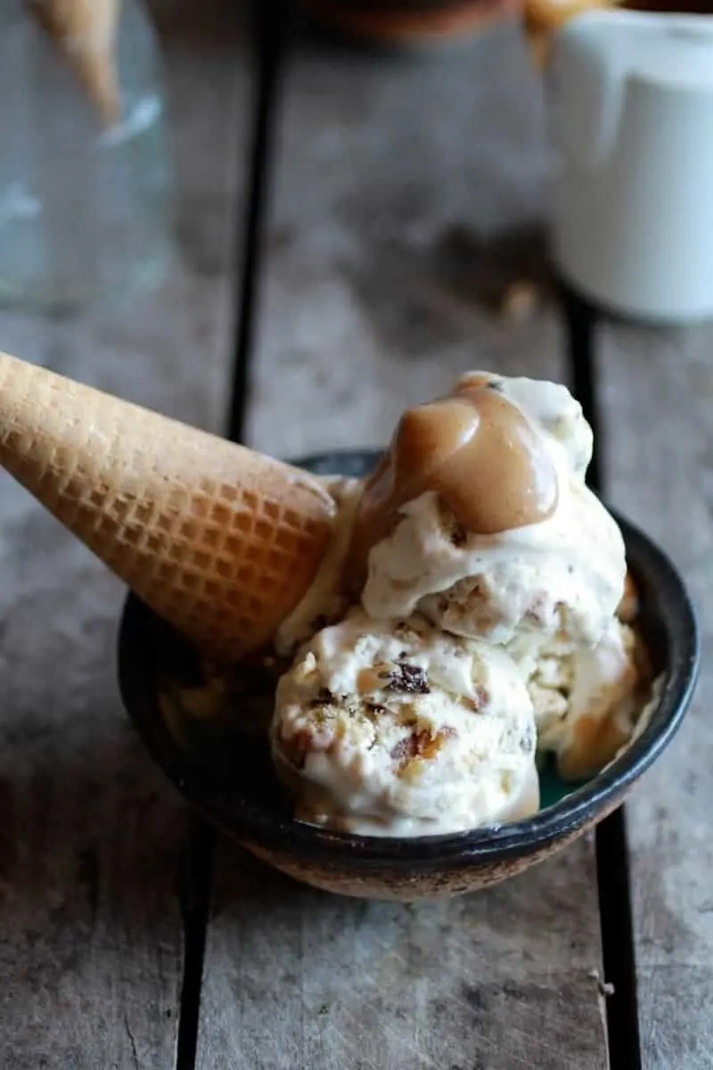 chocolate-chip-stuffed-cinnamon-roll-ice-cream-with-vanilla-bean-brown-butter-sauce