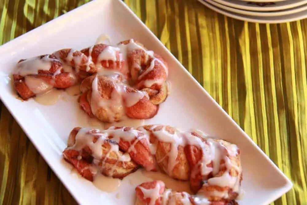 candy-cane-cinnamon-rolls