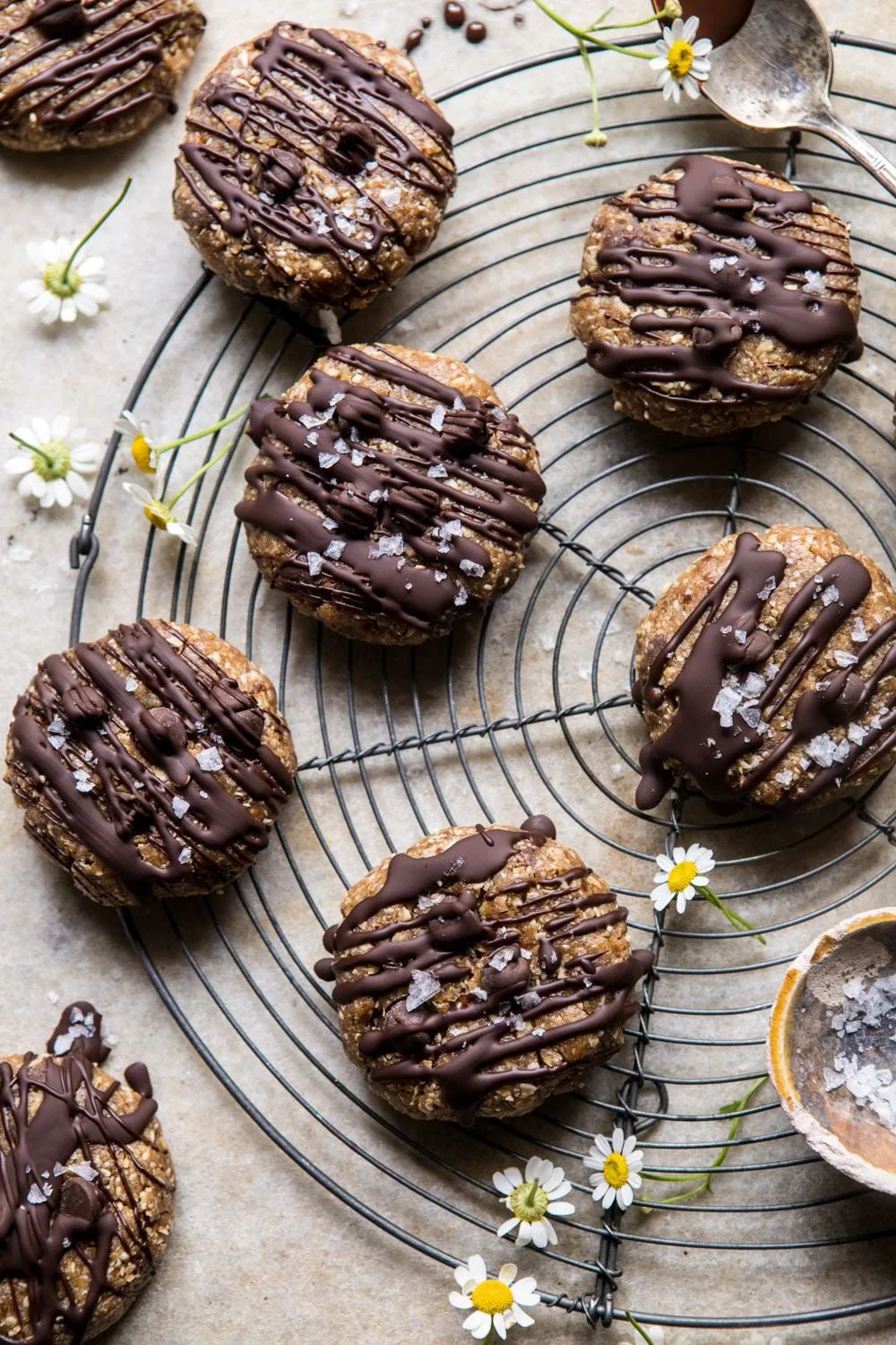 6-ingredient-no-bake-chocolate-chip-cookies.