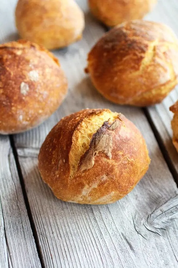 super-easy-crusty-no-knead-pumpkin-bread-bowls