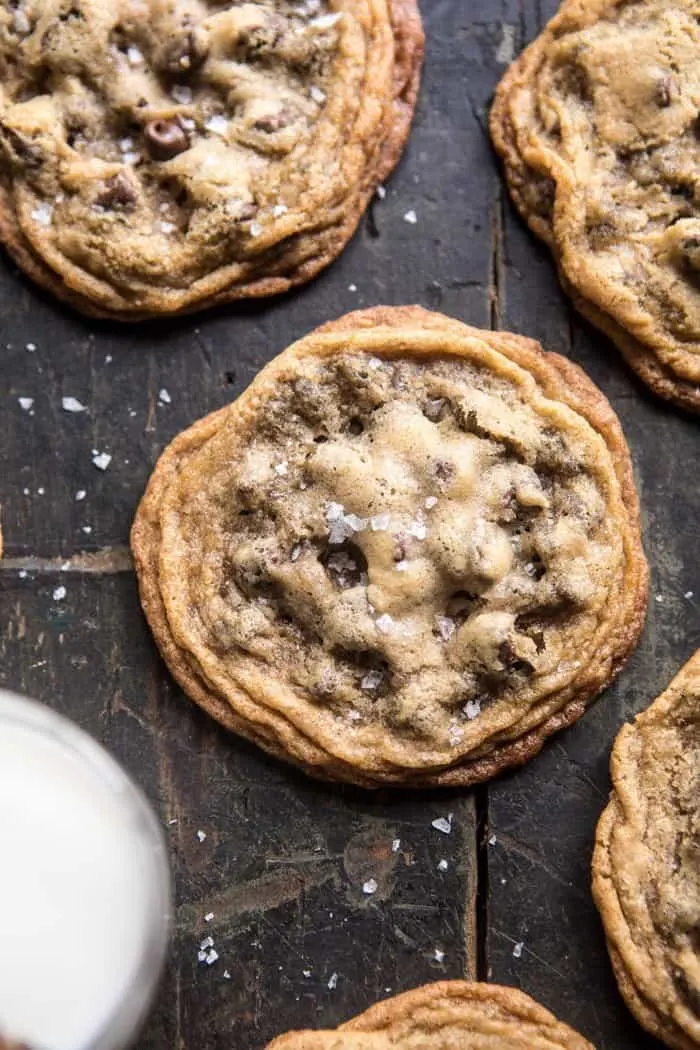giant-chocolate-chip-cookies