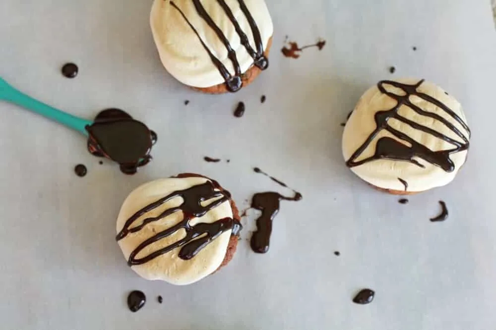 fugdy-brownie-stuffed-banana-cupcakes-with-toasted-marshmallow-frosting