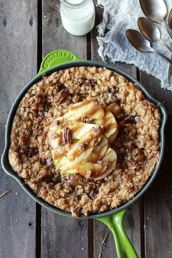 oatmeal-chocolate-chunk-salted-coffee-caramel-apple-skillet-cookie