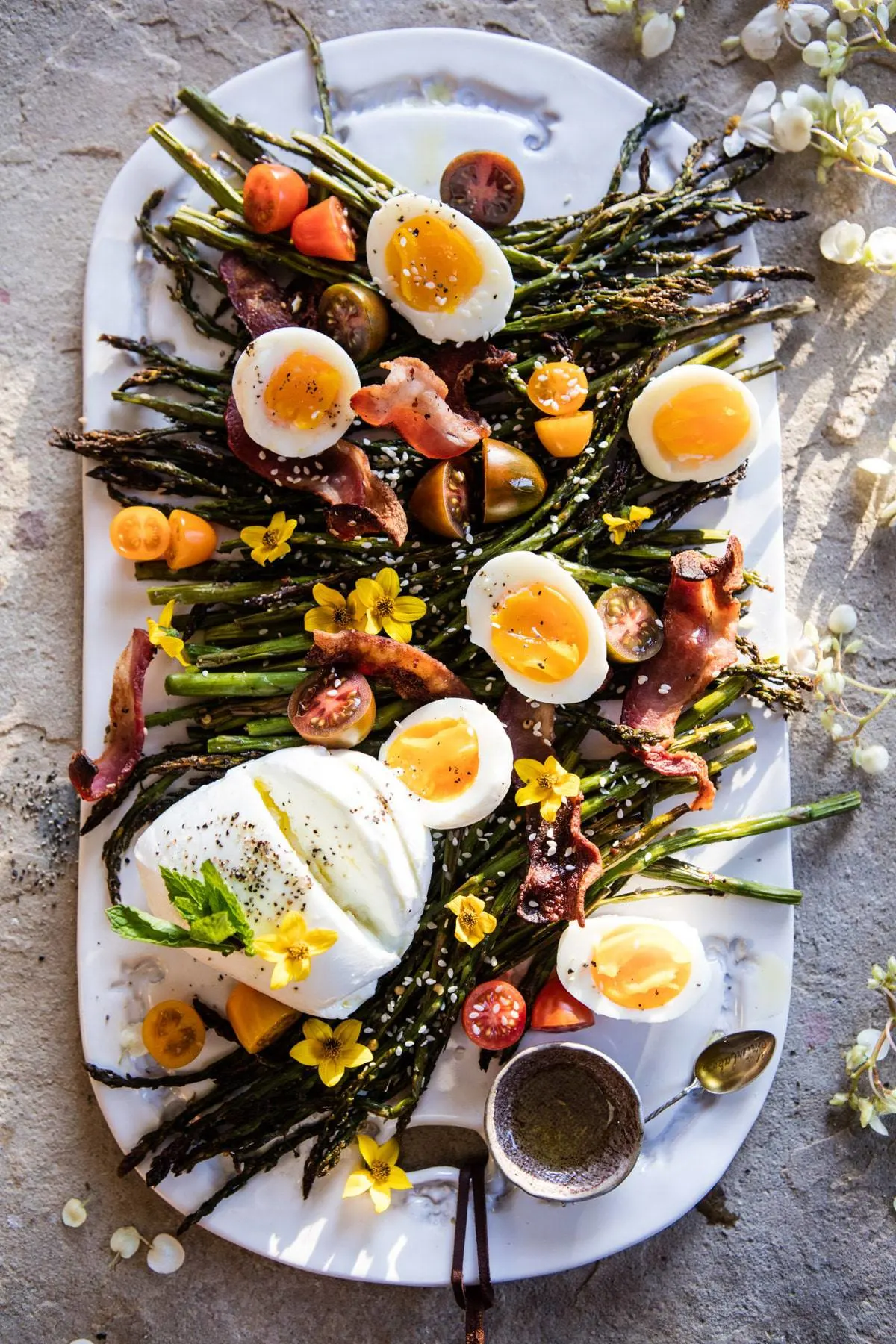 sesame-roasted-asparagus-egg-and-bacon-salad
