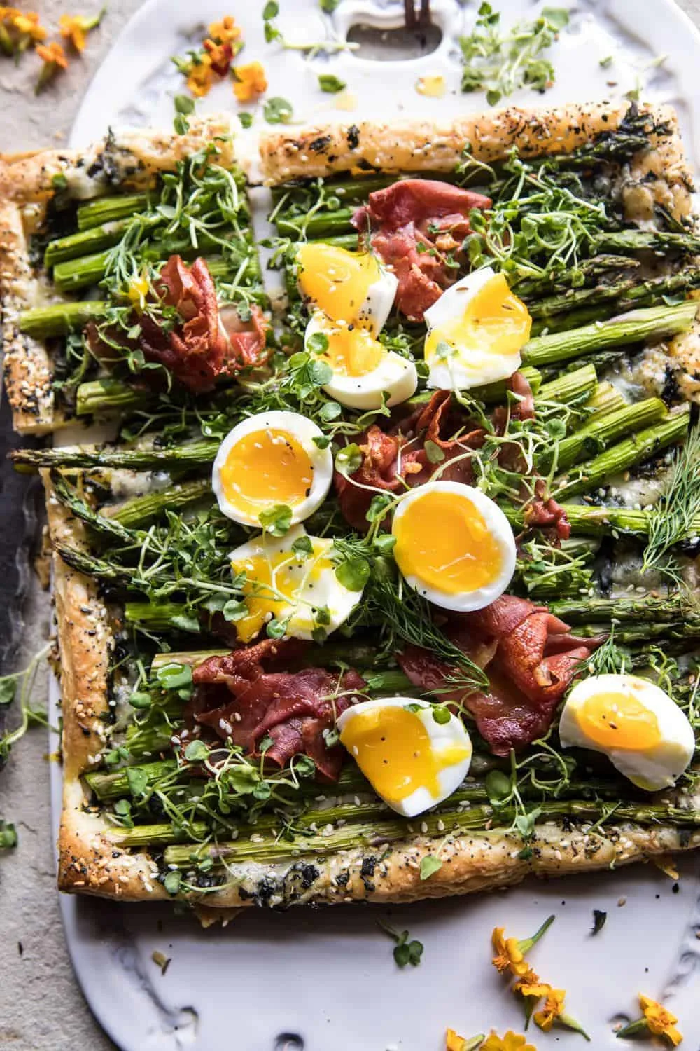 asparagus-egg-and-prosciutto-tart-with-everything-spice