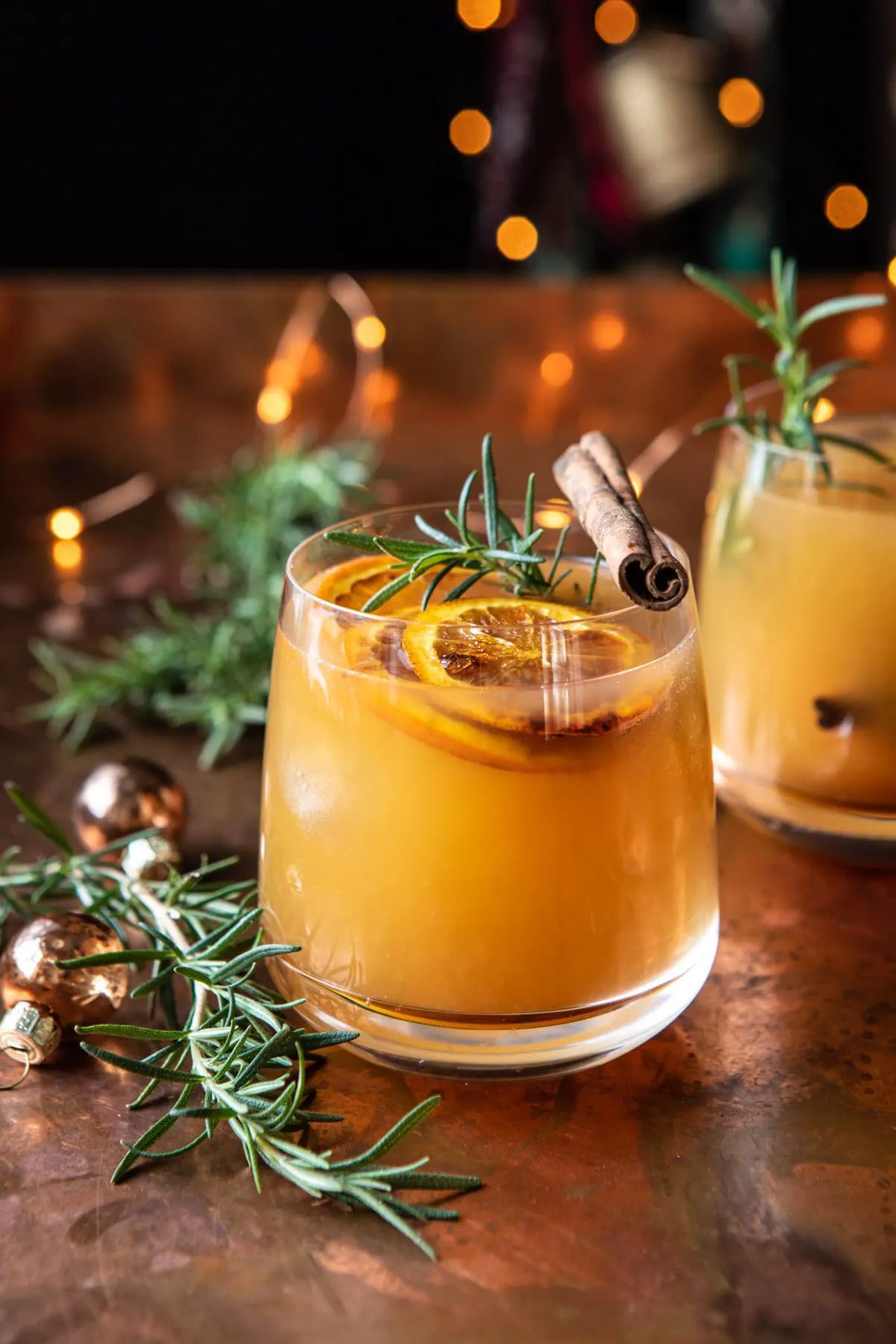 cinnamon-bourbon-old-fashioned-with-bruleed-oranges