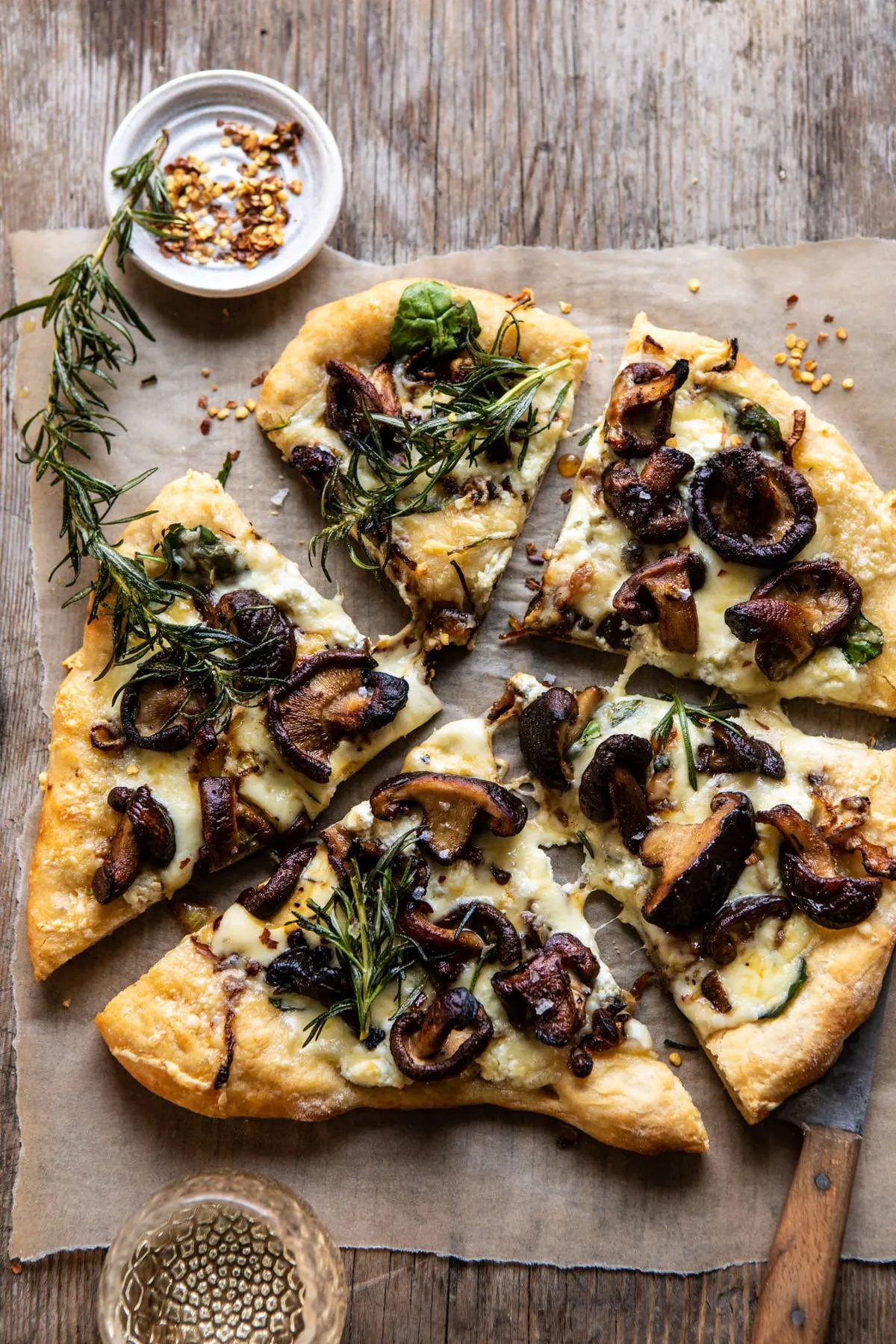 french-onion-mushroom-pizza
