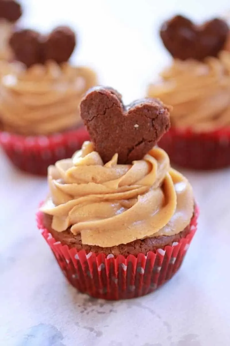 gooey-brownie-cupcakes-with-peanut-butter