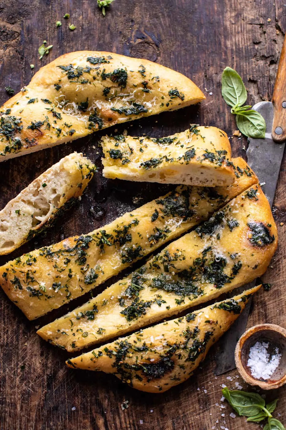 no-knead-rosemary-garlic-parmesan-bread.