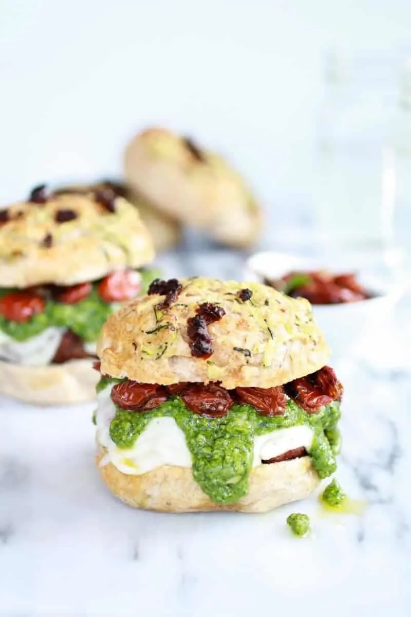pesto-portobello-mushroom-or-chicken-burgers-with-marinated-roasted-tomatoes