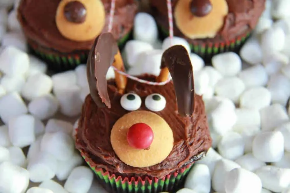 chocolate-reindeer-cupcakes