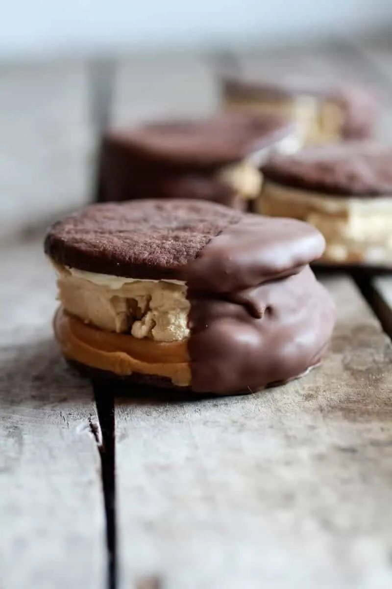 chocolate-dipped-homemade-peanut-butter-oreo-mocha-ice-cream-sandwiches