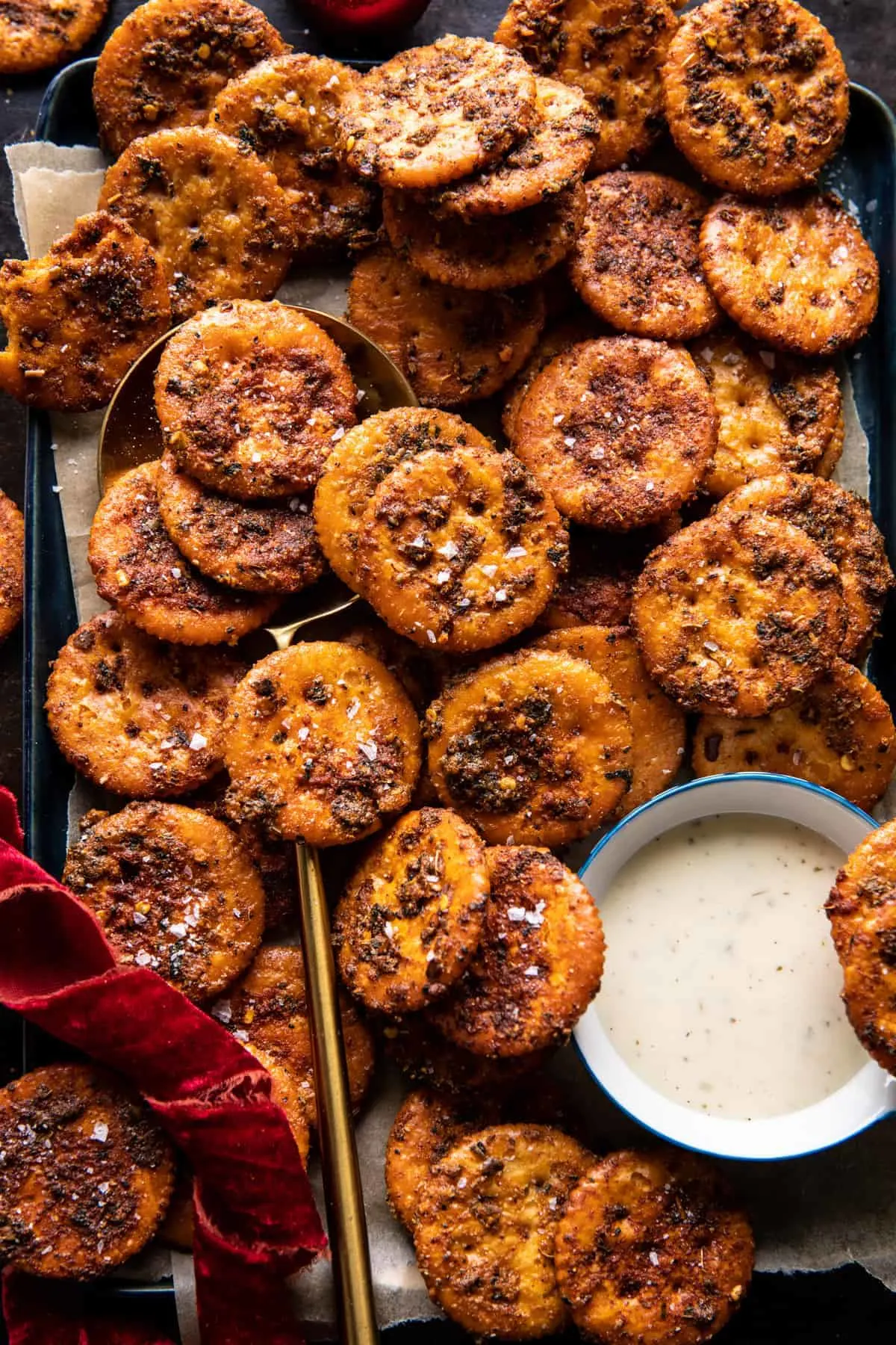 sweet-and-spicy-seasoned-crackers.