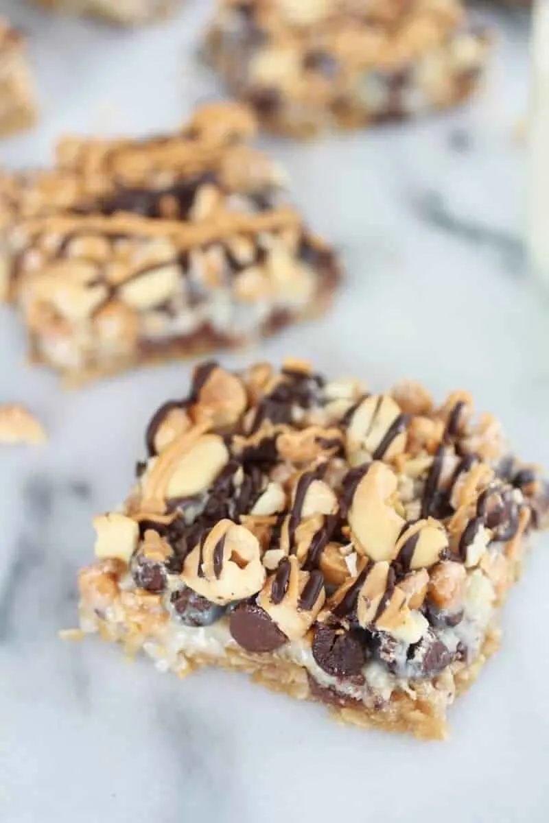 oatmeal-chocolate-chip-cookie-7-layer-bars
