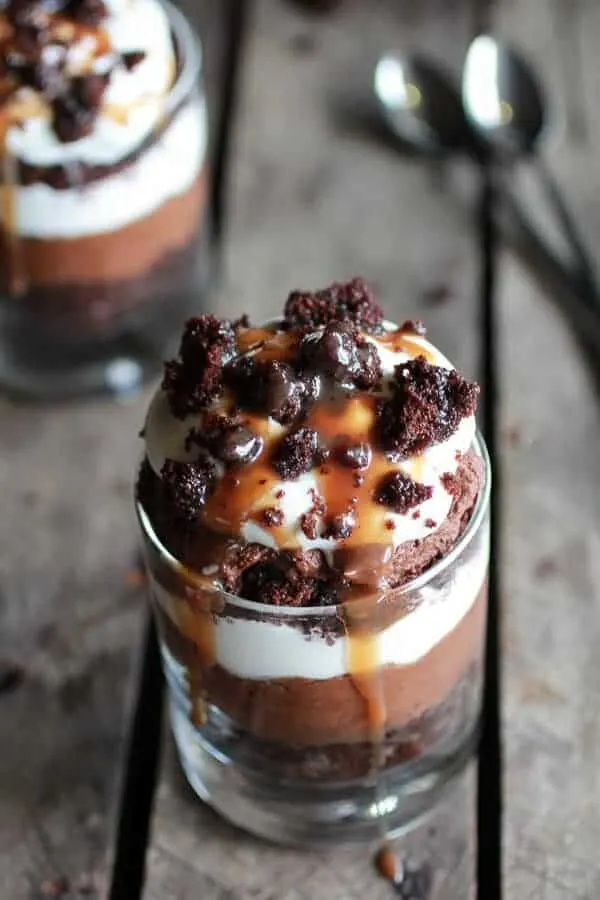 chocolate-lovers-triple-layer-coffee-caramel-chocolate-mousse-cakes