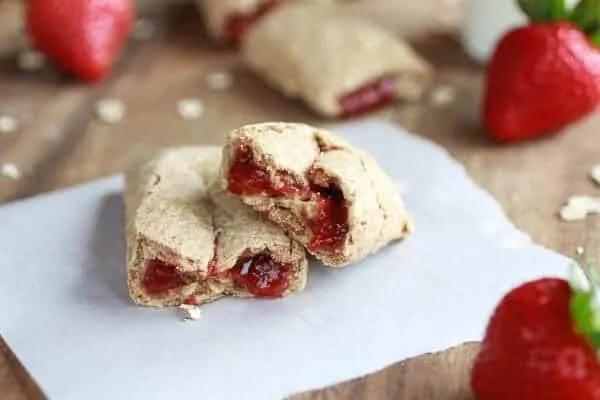 homemade-strawberry-nutri-grain-bars