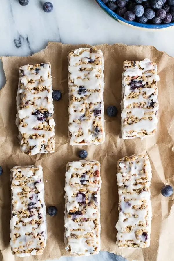 blueberry-vanilla-greek-yogurt-granola-bars.