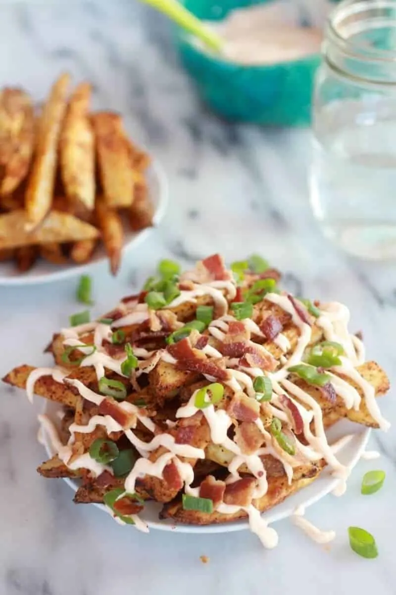double-baked-fries-with-garlic-cheese-sauce-and-bacon
