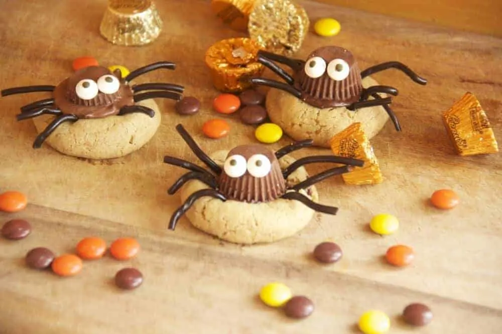 peanut-butter-blossom-spiders