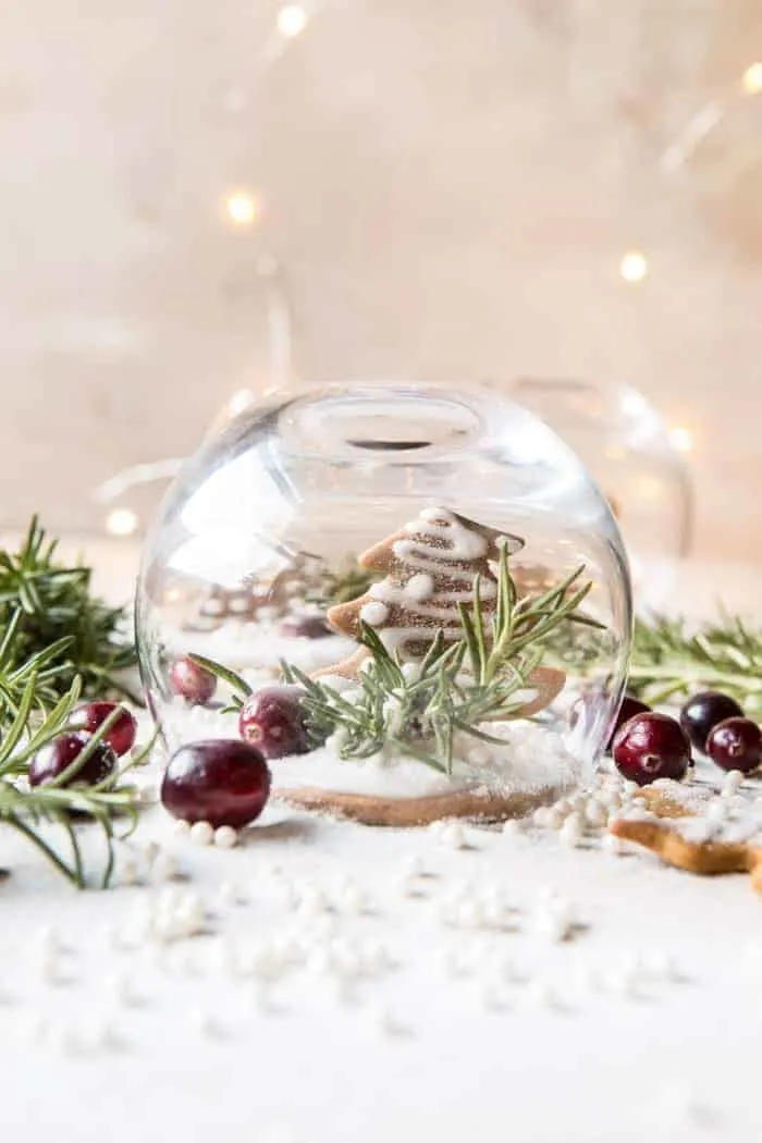 gingerbread-snowglobe-place-setting