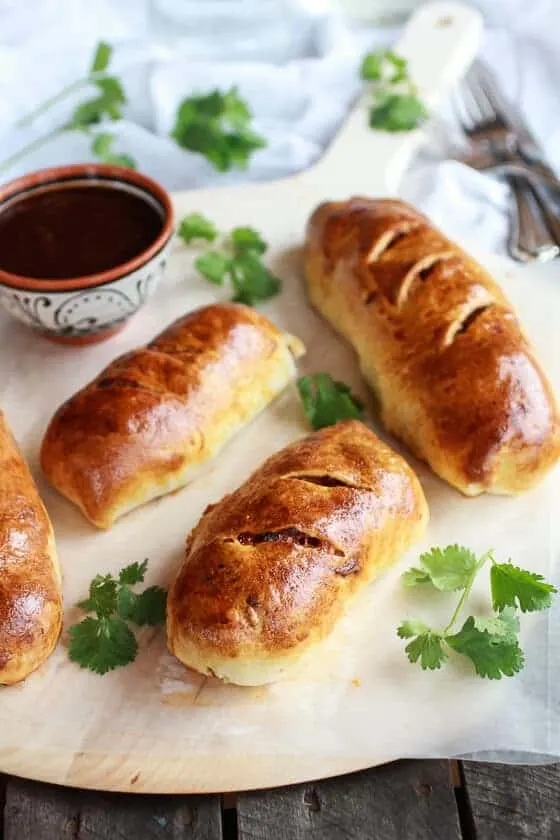 caramelized-onion-bbq-chicken-and-gouda-cheese-strombolis