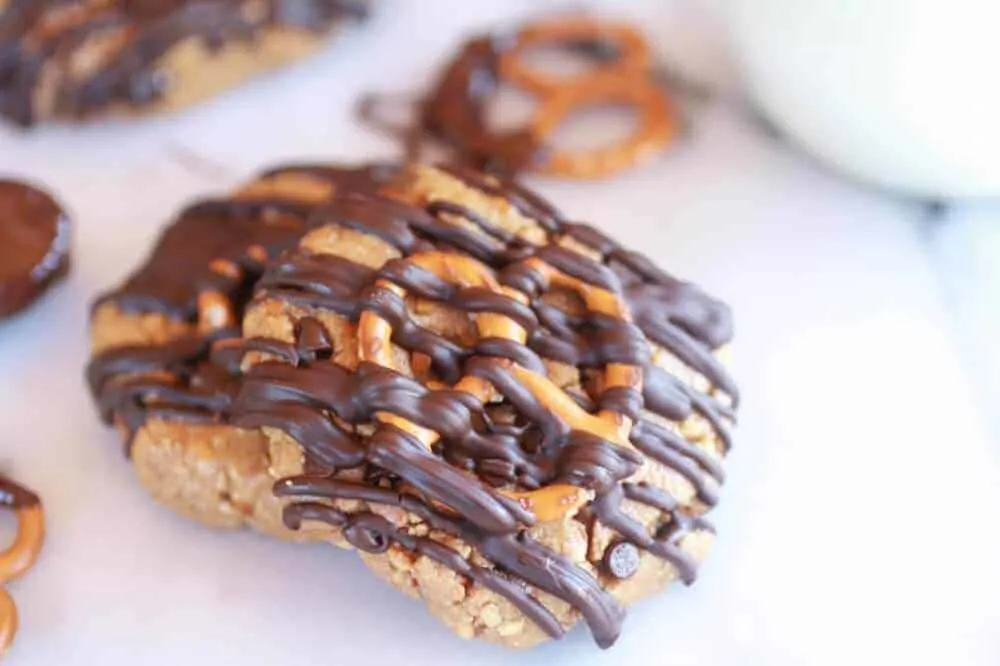 ridiculously-easy-no-bake-peanut-butter-pretzel-cookies