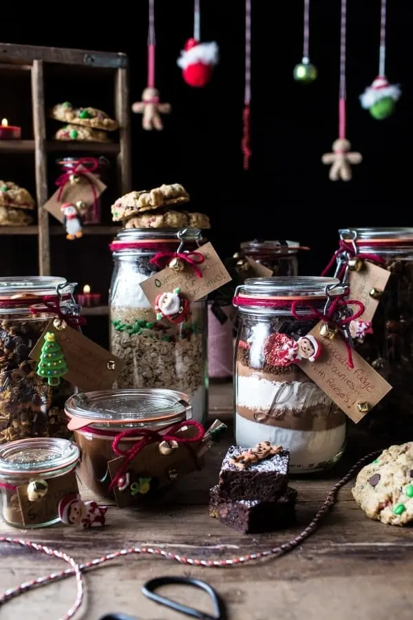 edible-christmas-gifts-in-jars