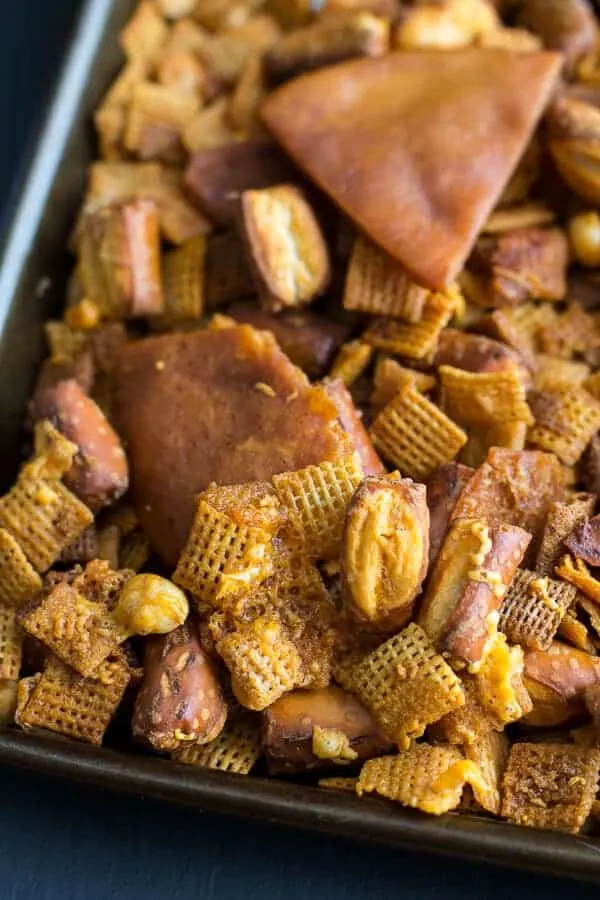 buffalo-cheddar-chex-mix.