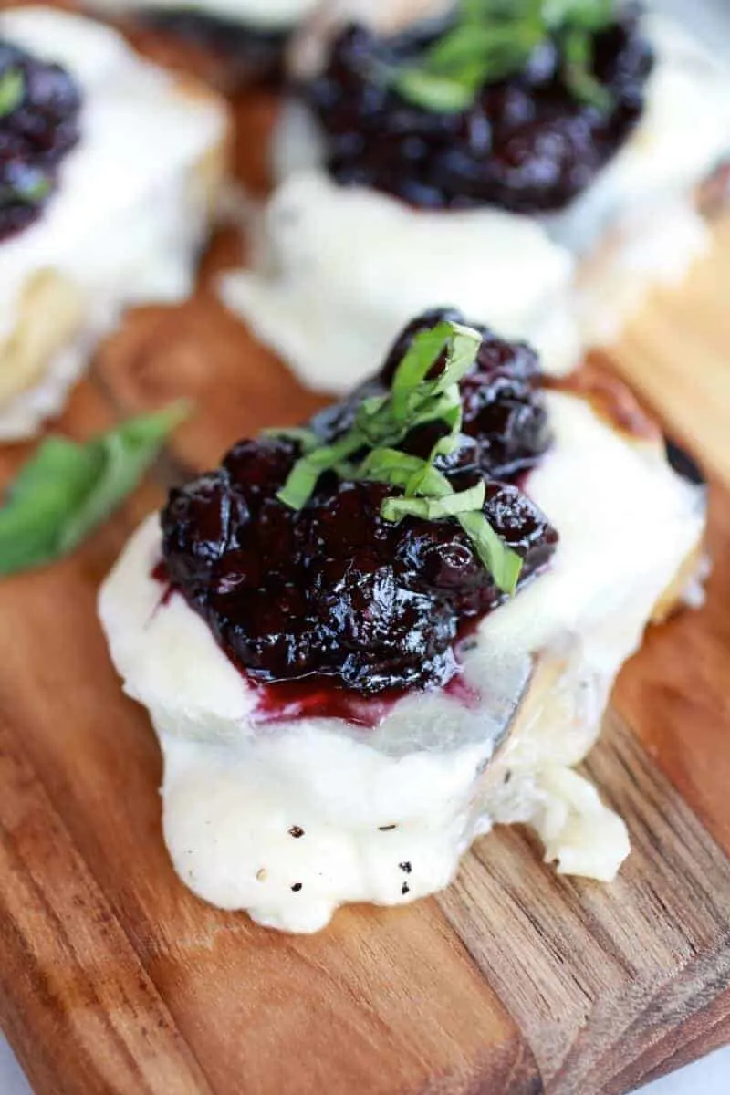 blueberry-basil-balsamic-mozzarella-crisps