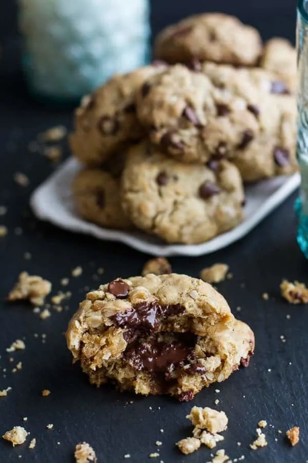 mom's-simple-oatmeal-chocolate-chip-cookies...best-oatmeal-chocolate-cookies