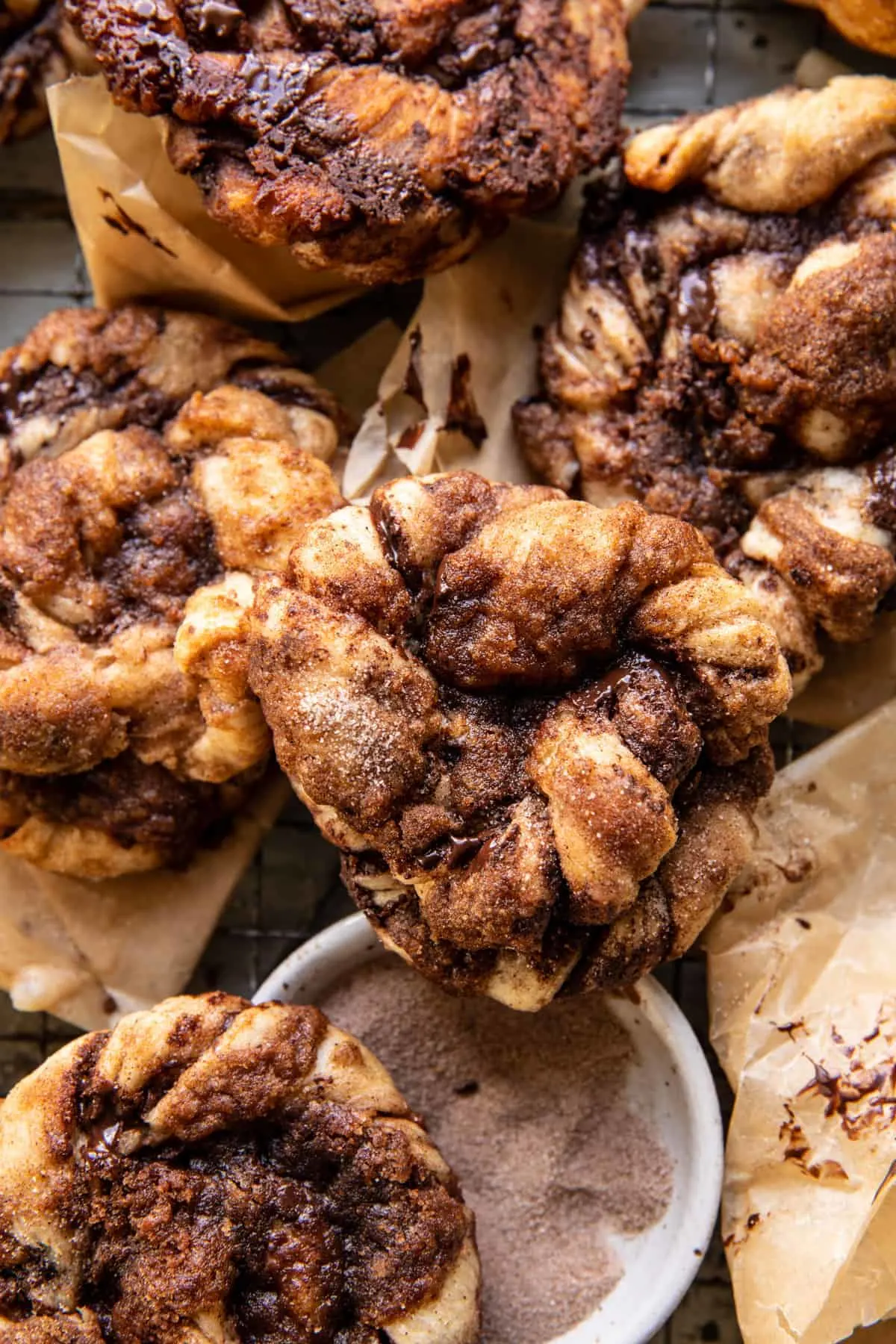 easy-chocolate-cinnamon-crunch-knots