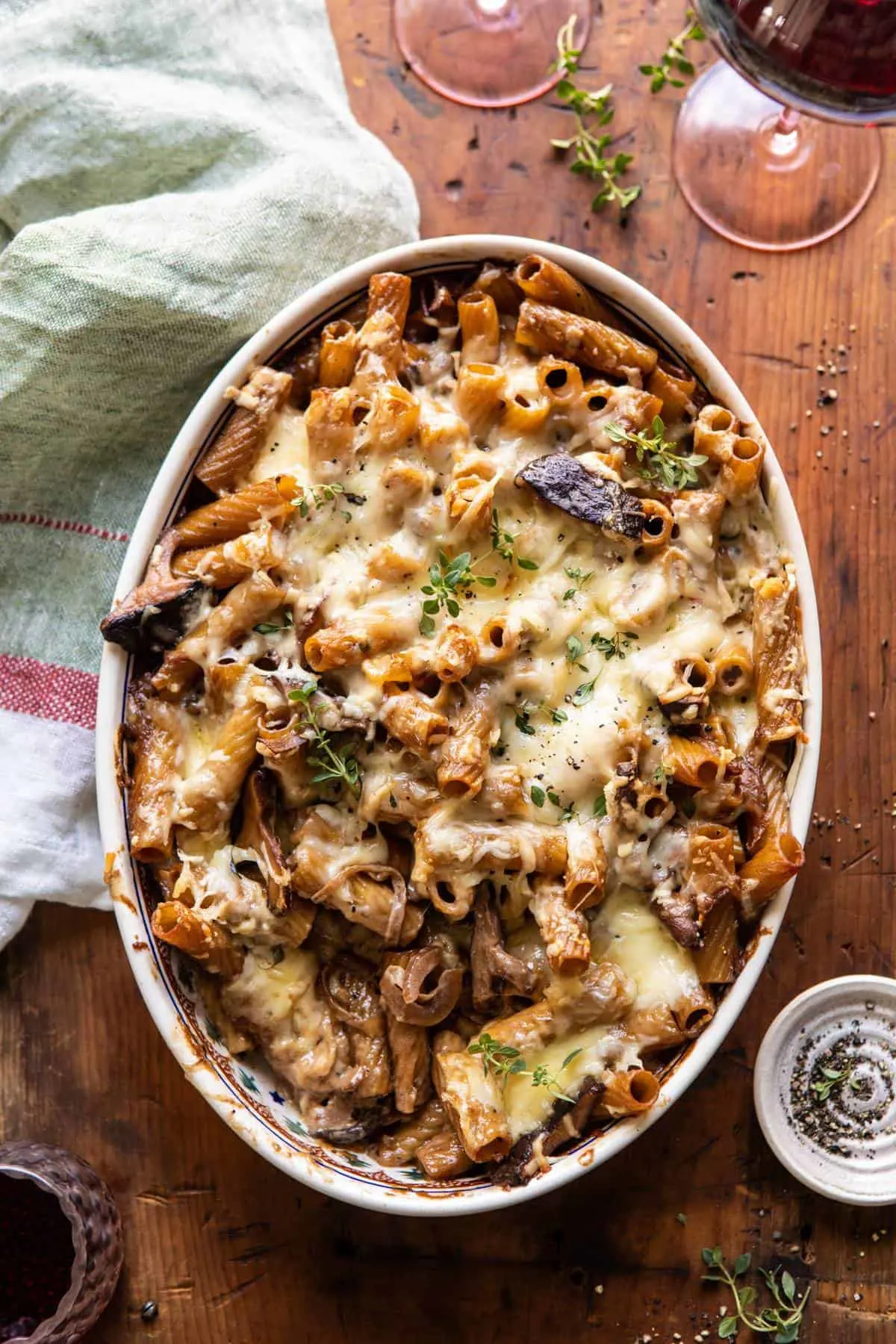 one-pot-creamy-french-onion-pasta-bake.