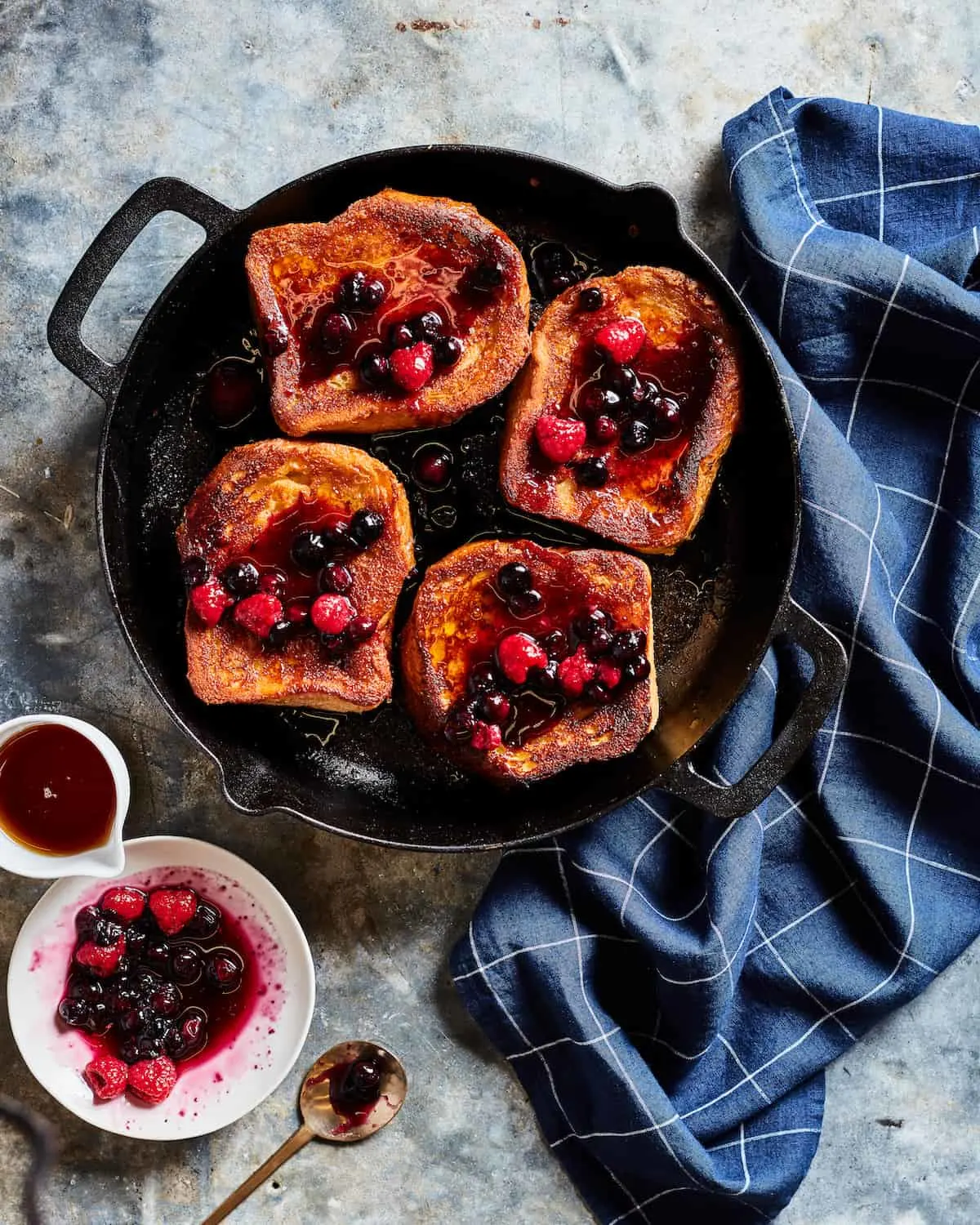 caramelized-french-toast-with-a-berry-compote