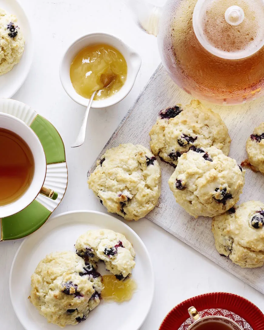 lemon-blueberry-scones-with-lemon-glaze