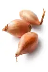 shallot, sliced
