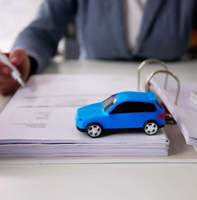 What Qualifies Me to Refinance My Car?