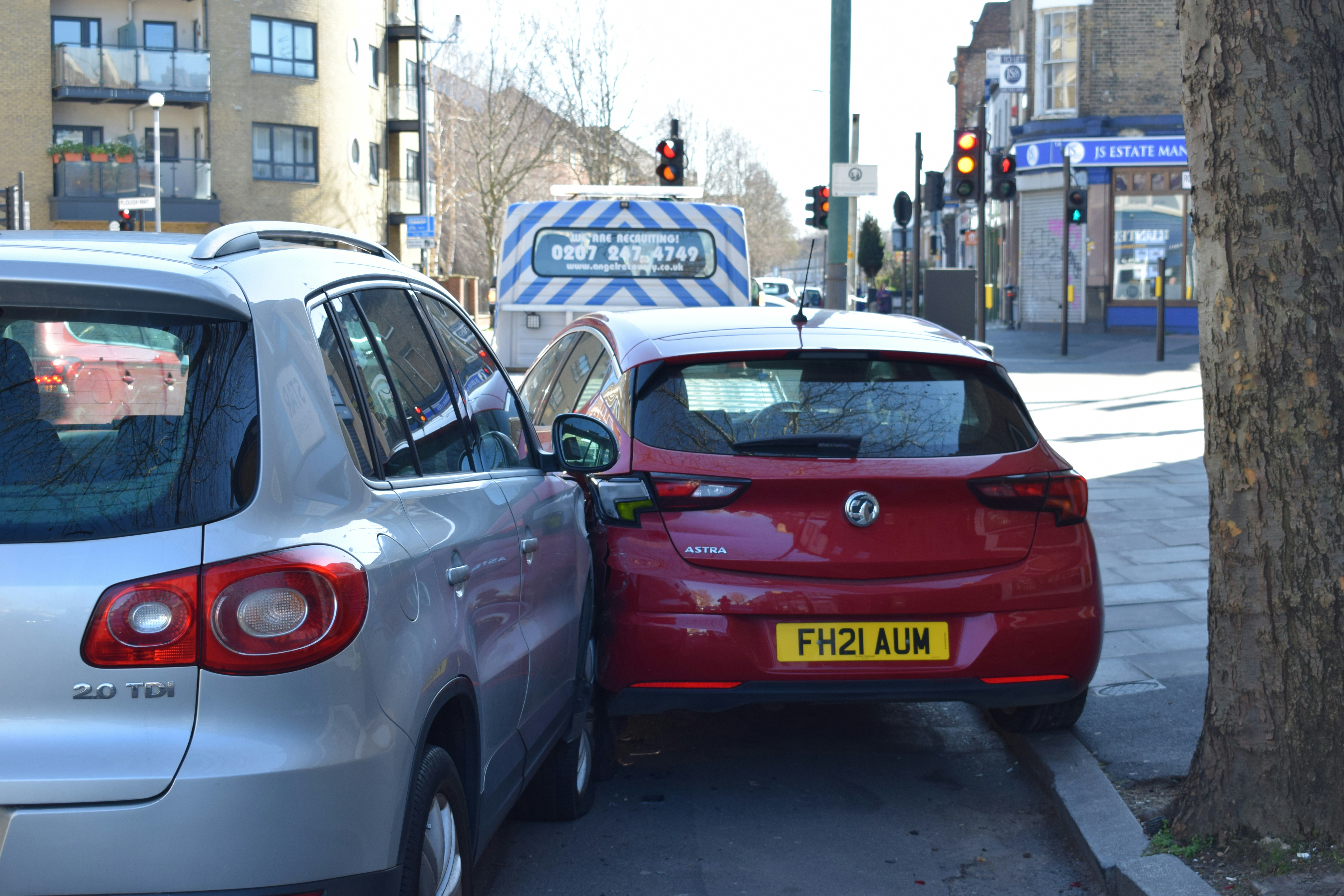 two cars bumping in minor accident
