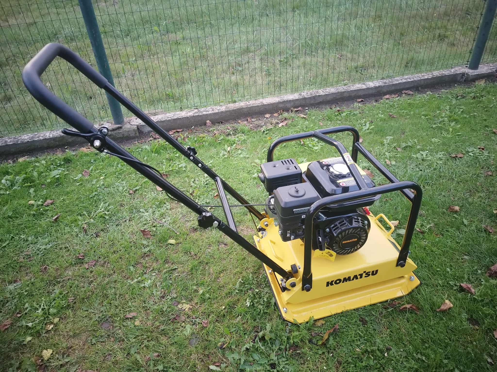 Zagęszczarka komatsu gtz 744 112 kg 30-50 cm ubicia w głąb