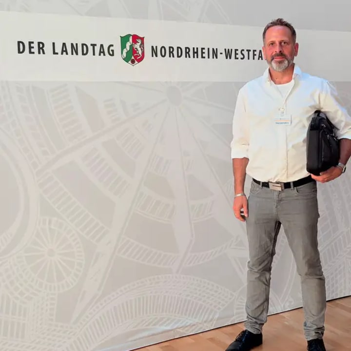 Mein erster Termin im Landtag NRW als Mitglied des Landesfachausschusses 3 (Wirtschaft & Digitalisierung). Ich freue mich darauf, meine berufliche Erfahrung in