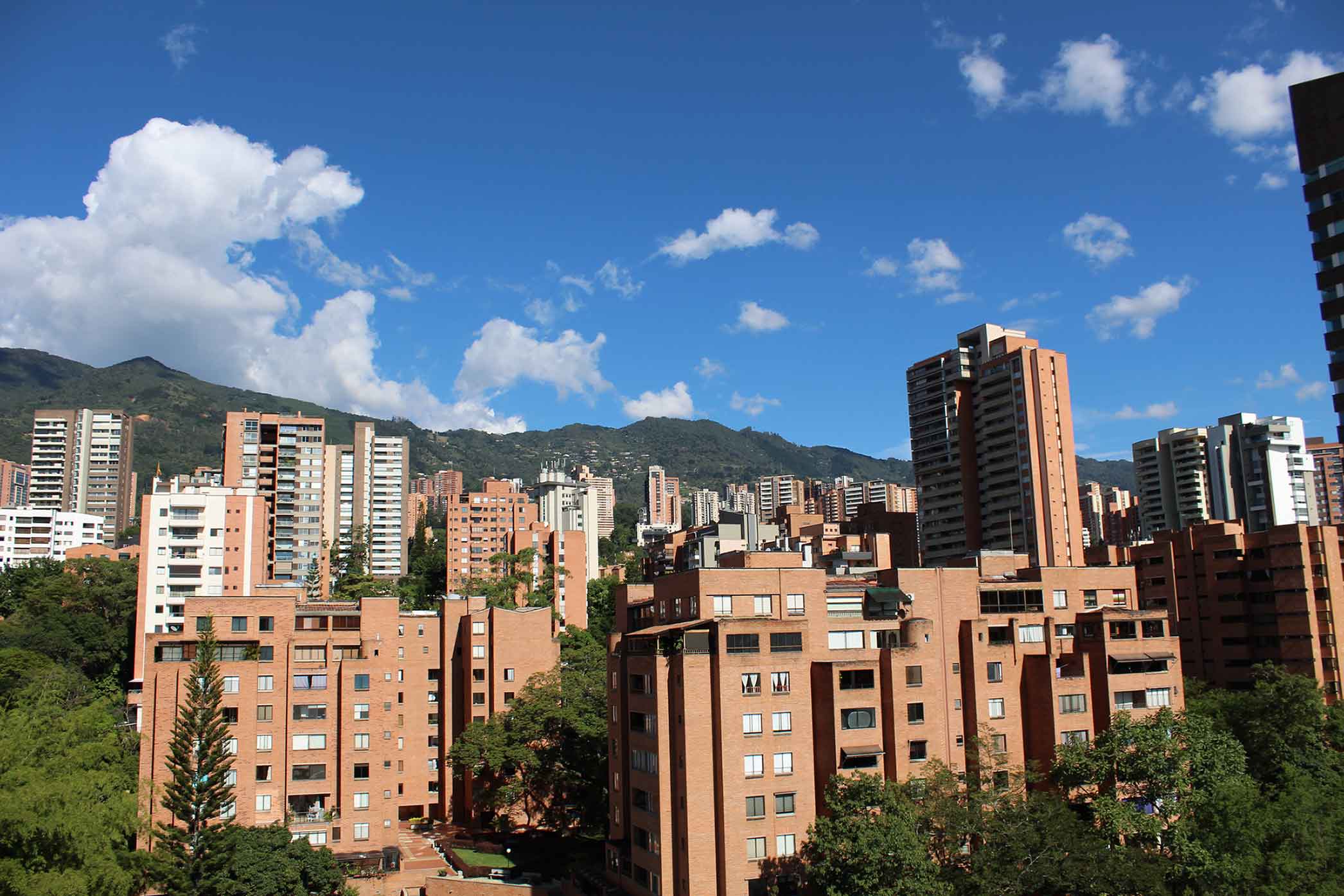 Calles arboladas de Laureles, Medellín