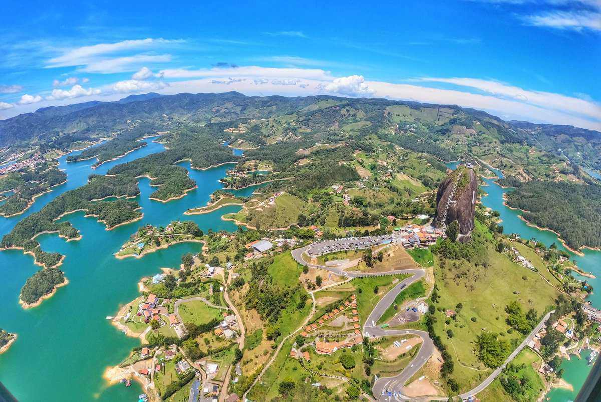 Embalse de Guatapé desde el aire
