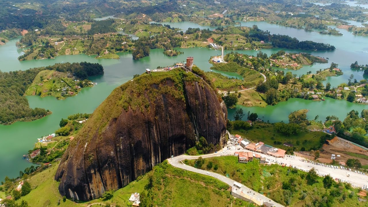 Piedra del Peñol y embalse de Guatapé