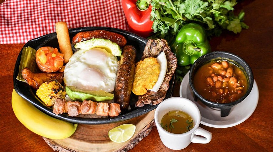 Bandeja paisa colombiana