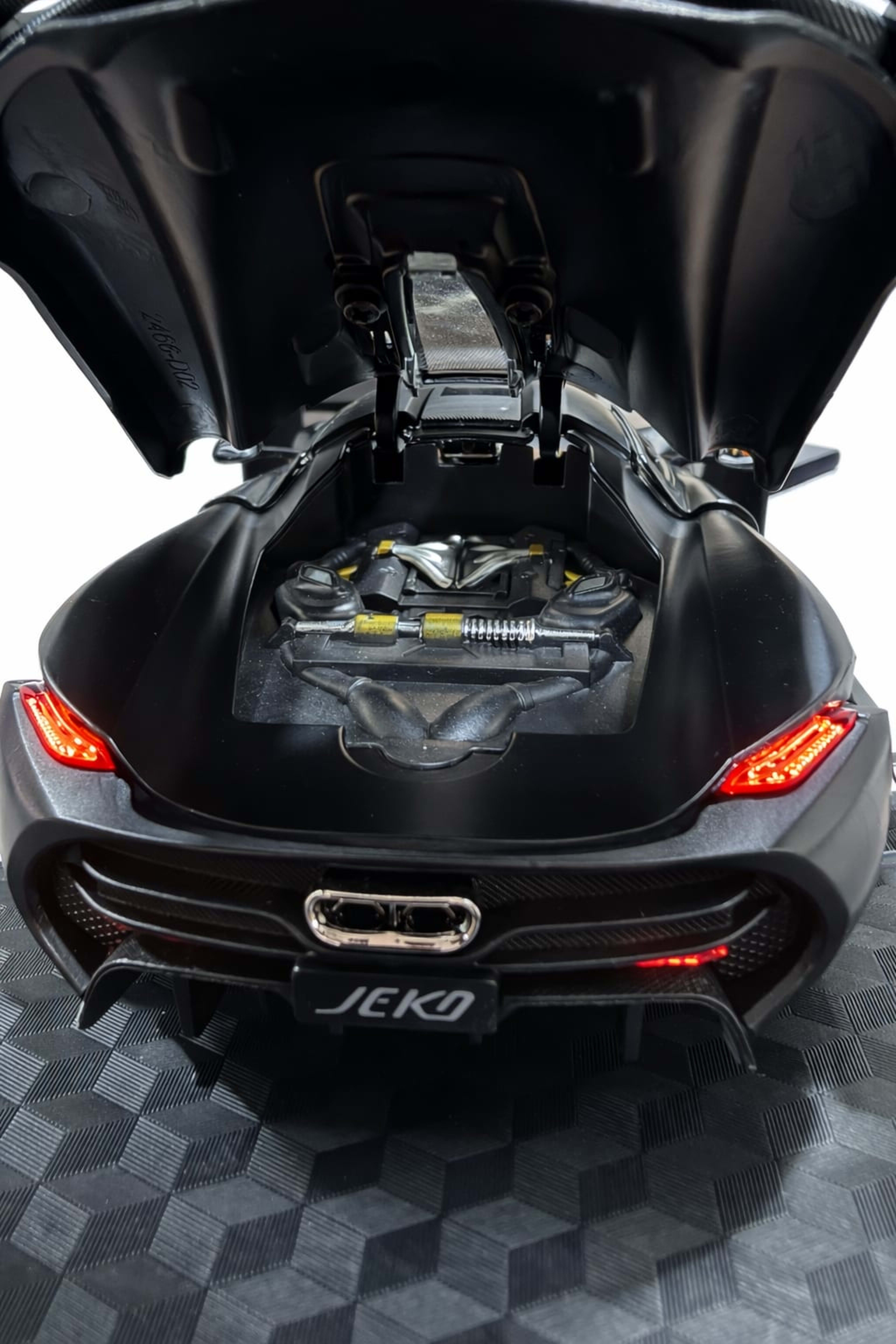 Koenigsegg Jesko Style Diecast 1:24 – Matte Black with Green Accents | Display Base & Frame | Openable Parts | Light & Sound