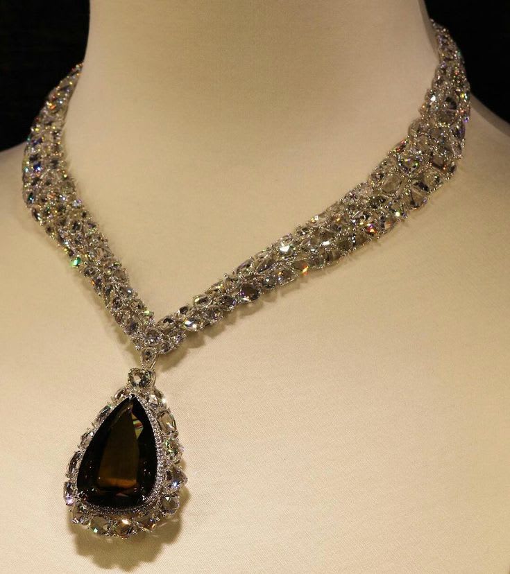 Saanvi Choker view 1