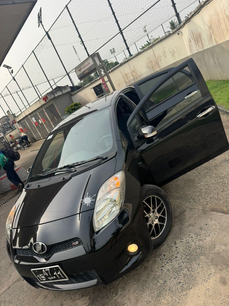 2010 toyota yaris à Douala – 3 950 000 XAF