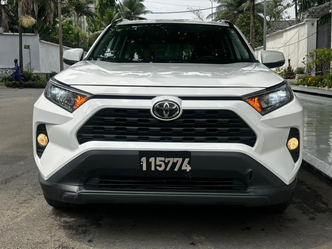 2021 toyota rav4 in Douala – 20 000 000 XAF