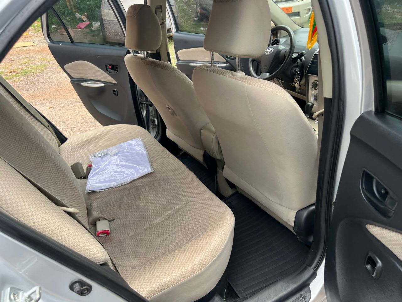 toyota yaris - 8